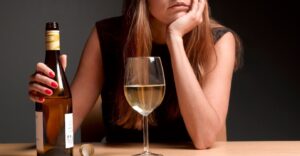 Alcoholic beverages including wine and beer - common IBS triggers and low-FODMAP drinking choices for digestive health